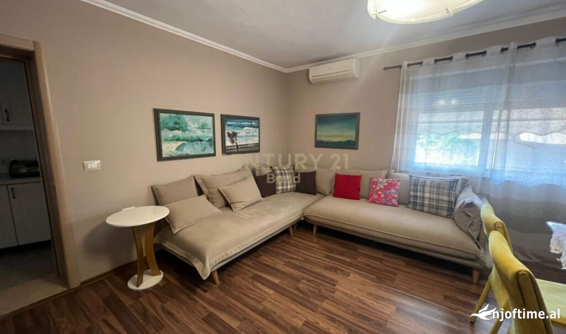 Shtepi me qera Apartament ne Tirane, 2+1, Mobilimi E mobiluar, Pagesa 700  Euro.