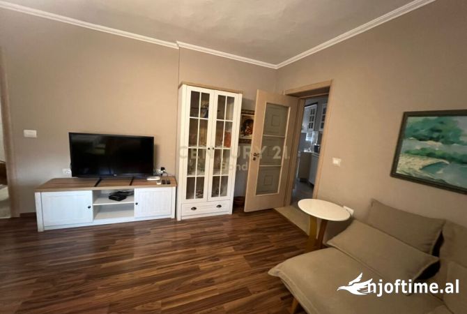 Shtepi me qera Apartament ne Tirane, 2+1, Mobilimi E mobiluar, Pagesa 700  Euro.