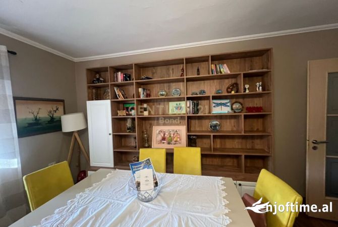 Shtepi me qera Apartament ne Tirane, 2+1, Mobilimi E mobiluar, Pagesa 700  Euro.