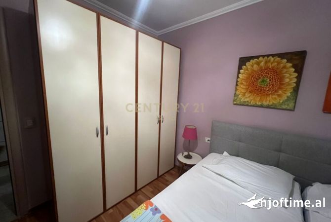 Shtepi me qera Apartament ne Tirane, 2+1, Mobilimi E mobiluar, Pagesa 700  Euro.