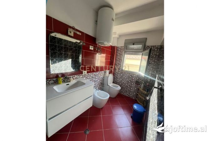 Shtepi me qera Apartament ne Tirane, 2+1, Mobilimi E mobiluar, Pagesa 700  Euro.