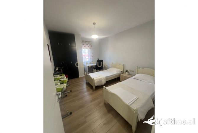 Shtepi me qera Apartament ne Tirane, 2+1, Mobilimi E mobiluar, Pagesa 700  Euro.