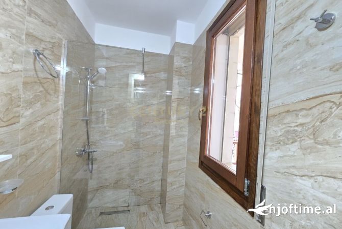 Shtepi me qera Apartament ne Tirane, 2+1, Mobilimi E mobiluar, Pagesa 700  Euro.