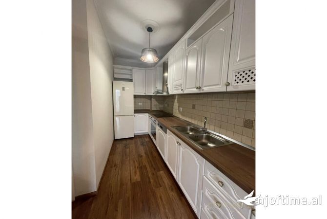 Shtepi me qera Apartament ne Tirane, 2+1, Mobilimi E mobiluar, Pagesa 1,300  Euro.