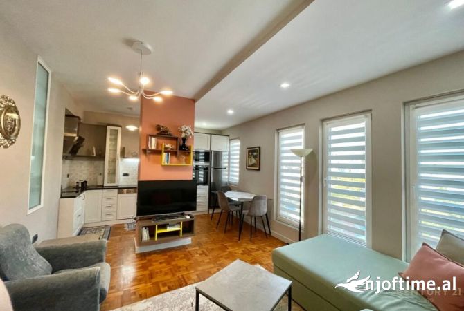 Shtepi me qera Apartament ne Tirane, 2+1, Mobilimi E mobiluar, Pagesa 800  Euro.