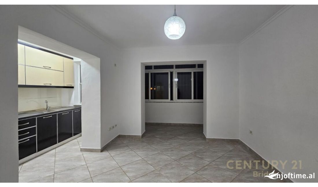 Shtepi ne shitje Apartament ne Tirane, 1+1, Mobilimi E mobiluar, Pagesa 88,000  Euro.