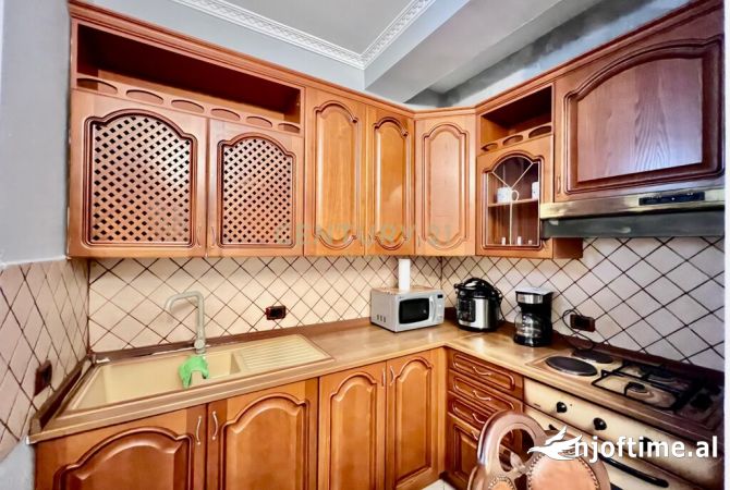 Shtepi me qera Apartament ne Tirane, 1+1, Mobilimi E mobiluar, Pagesa 500  Euro.