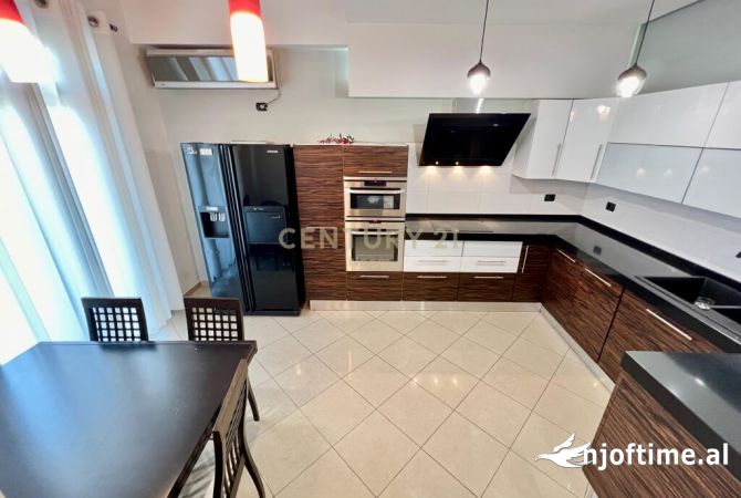 Shtepi me qera Apartament ne Tirane, 2+1, Mobilimi E mobiluar, Pagesa 700  Euro.