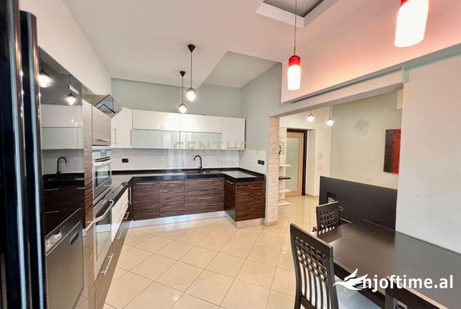 Shtepi me qera Apartament ne Tirane, 2+1, Mobilimi E mobiluar, Pagesa 700  Euro.