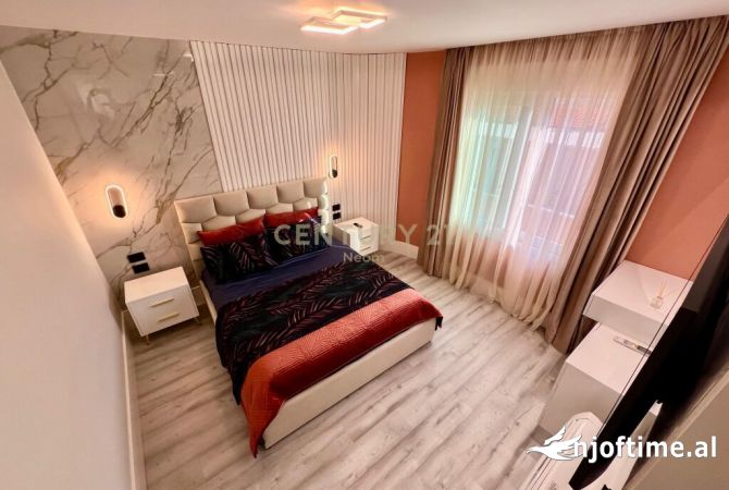Shtepi me qera Apartament ne Tirane, 2+1, Mobilimi E mobiluar, Pagesa 2,300  Euro.
