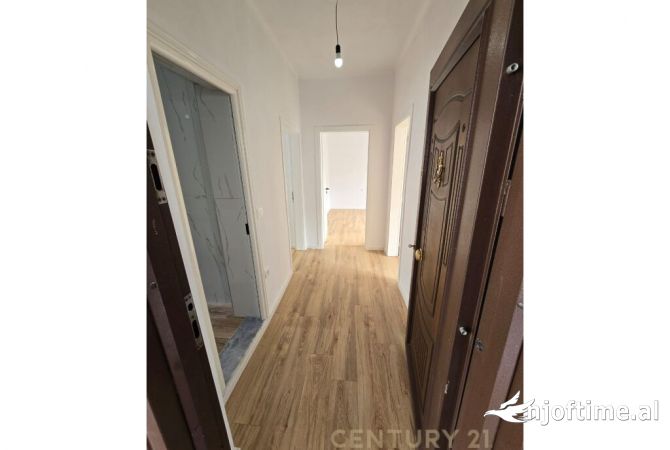 Shtepi ne shitje Apartament ne Tirane, 2+1, Mobilimi E mobiluar, Pagesa 129,000  Euro.