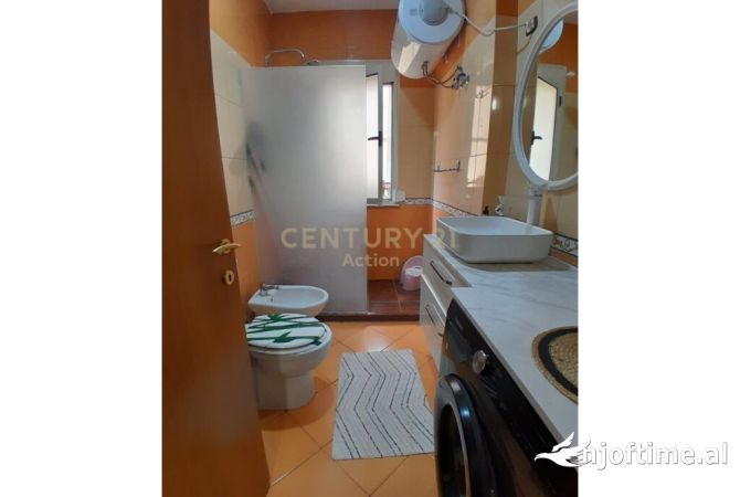 Shtepi ne shitje Apartament ne Tirane, 2+1, Mobilimi E mobiluar, Pagesa 148,000  Euro.