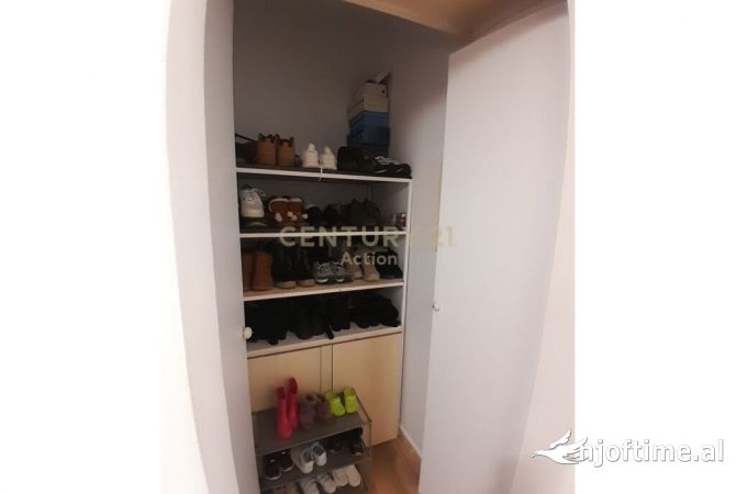 Shtepi ne shitje Apartament ne Tirane, 2+1, Mobilimi E mobiluar, Pagesa 148,000  Euro.