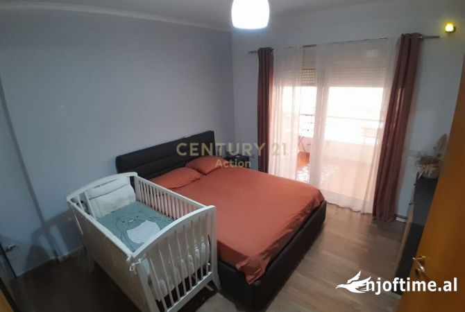 Shtepi ne shitje Apartament ne Tirane, 2+1, Mobilimi E mobiluar, Pagesa 148,000  Euro.