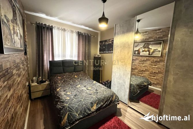 Shtepi ne shitje Apartament ne Tirane, 2+1, Mobilimi E mobiluar, Pagesa 168,000  Euro.