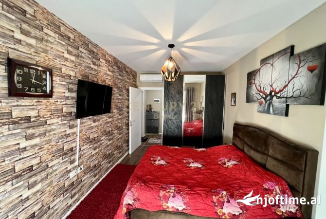 Shtepi ne shitje Apartament ne Tirane, 2+1, Mobilimi E mobiluar, Pagesa 168,000  Euro.