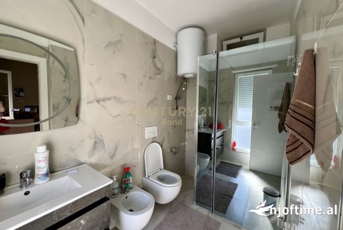Shtepi ne shitje Apartament ne Tirane, 2+1, Mobilimi E mobiluar, Pagesa 168,000  Euro.