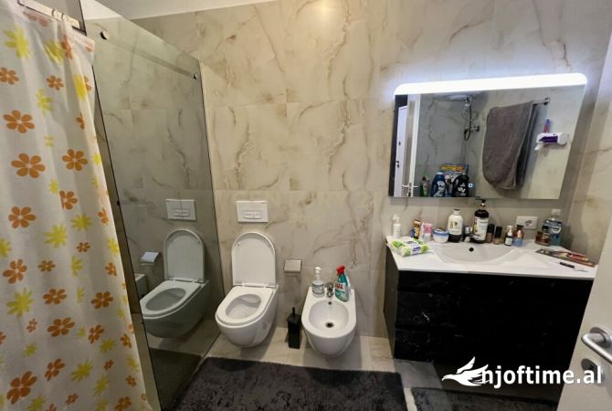 Shtepi ne shitje Apartament ne Tirane, 2+1, Mobilimi E mobiluar, Pagesa 168,000  Euro.