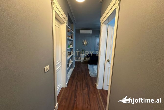 Shtepi me qera Apartament ne Tirane, 2+1, Mobilimi E mobiluar, Pagesa 800  Euro.