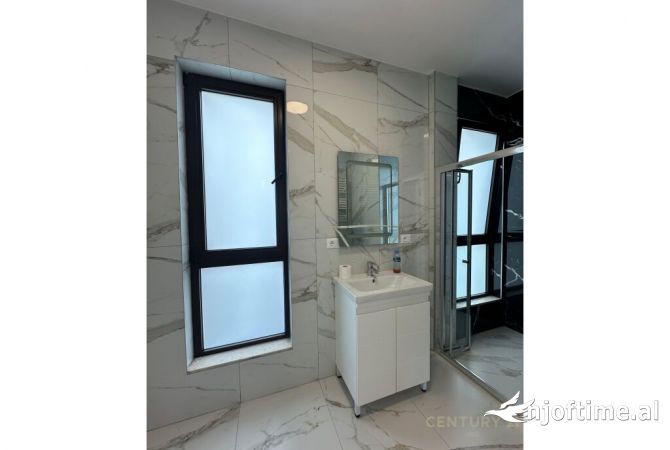 Shtepi me qera Apartament ne Tirane, 2+1, Mobilimi Bosh, pa mobiluar, Pagesa 1,200  Euro.