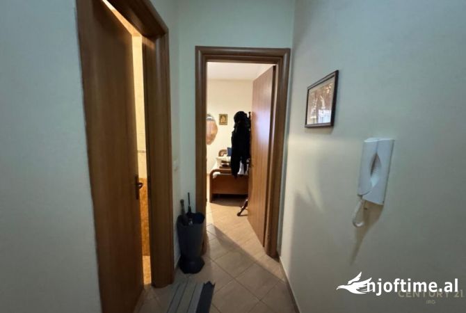 Shtepi ne shitje Apartament ne Tirane, 1+1, Mobilimi E mobiluar, Pagesa 128,000  Euro.