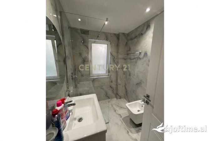 Shtepi me qera Apartament ne Tirane, 2+1, Mobilimi E mobiluar, Pagesa 1,200  Euro.