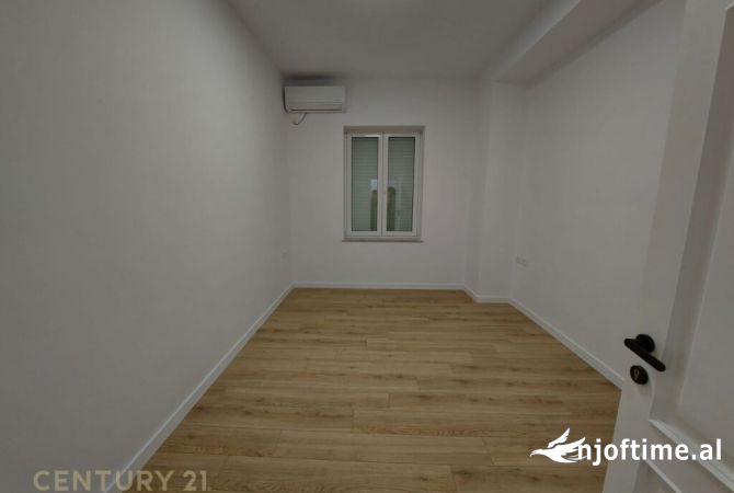 Nese jeni ne kerkim te nje ambienti per zyra ne Myslym Shyri prane qendres, me kontaktoni!