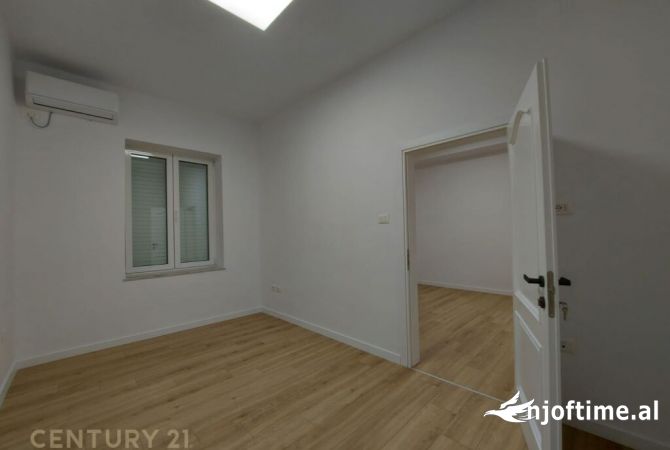 Ambient biznesi me qera 3+1 ne Tirane - 900 Euro