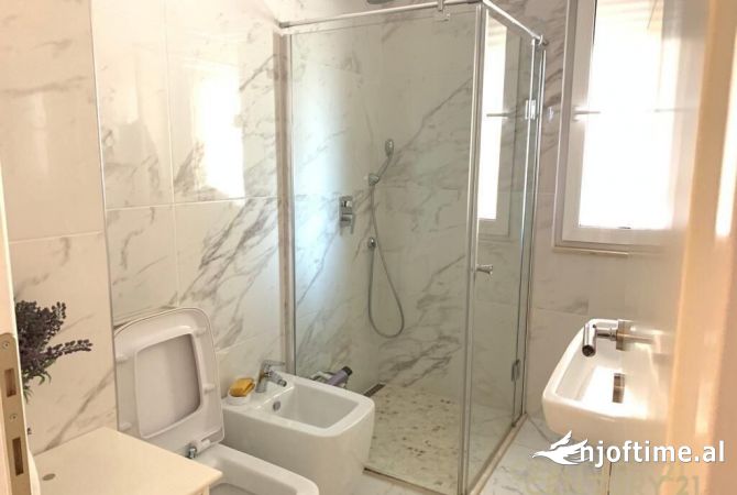 Shtepi me qera Apartament ne Tirane, 2+1, Mobilimi E mobiluar, Pagesa 1,100  Euro.