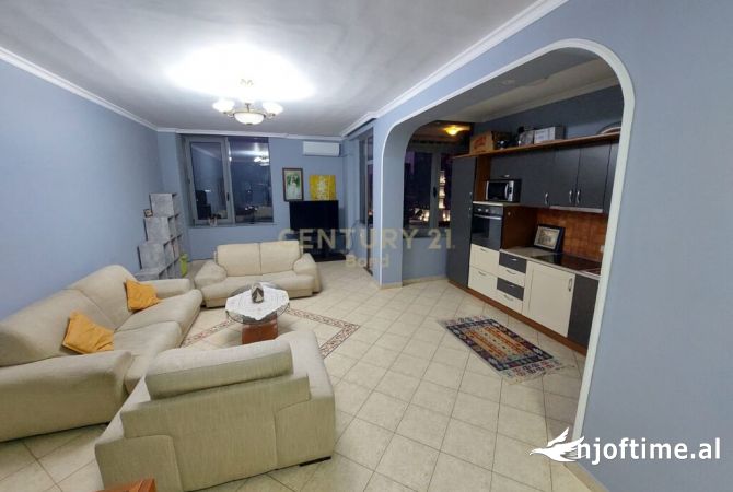 Shtepi me qera 2+1 ne Tirane - 980 Euro