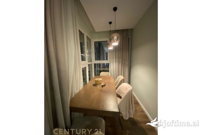 Shtepi me qera Apartament ne Tirane, 3+1, Mobilimi E mobiluar, Pagesa 1,700  Euro.