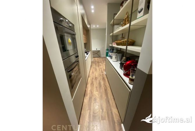 Shtepi me qera Apartament ne Tirane, 3+1, Mobilimi E mobiluar, Pagesa 1,700  Euro.