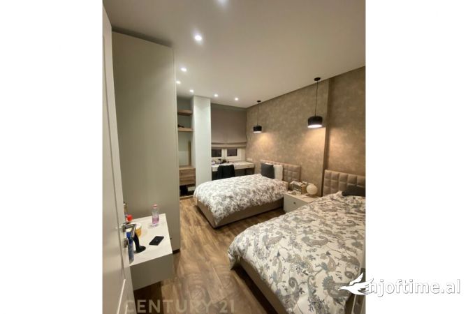 Shtepi me qera Apartament ne Tirane, 3+1, Mobilimi E mobiluar, Pagesa 1,700  Euro.