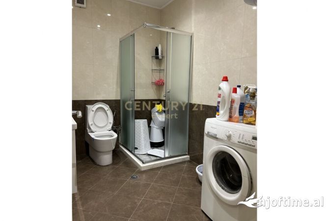 Shtepi me qera Apartament ne Tirane, 2+1, Mobilimi E mobiluar, Pagesa 850  Euro.