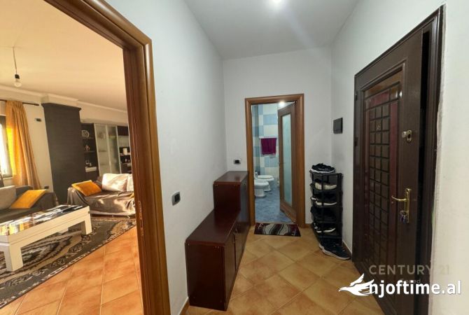 Shtepi ne shitje Apartament ne Tirane, 2+1, Mobilimi E mobiluar, Pagesa 125,000  Euro.
