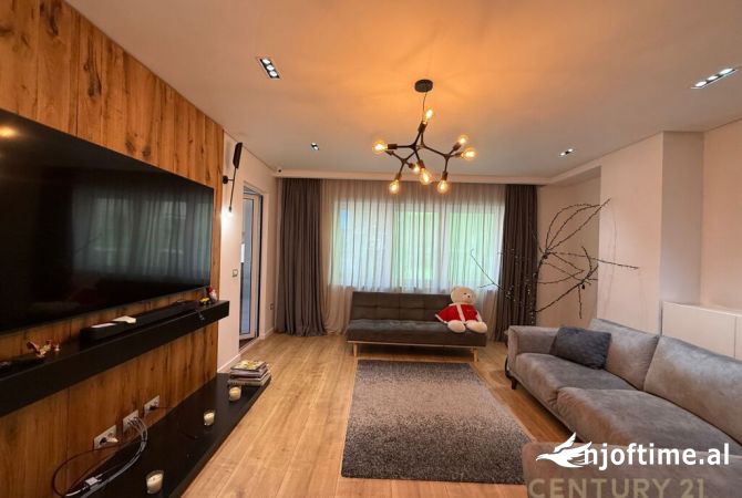 Shtepi me qera 2+1 ne Tirane - 2,000 Euro