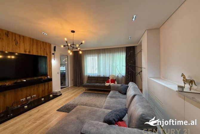 Shtepi me qera 2+1 ne Tirane - 2,000 Euro