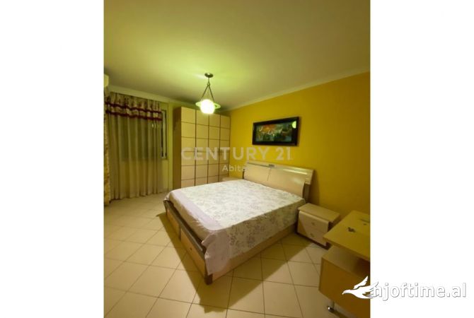 Shtepi me qera Apartament ne Tirane, 3+1, Mobilimi E mobiluar, Pagesa 600  Euro.