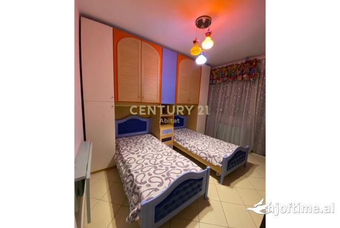 Shtepi me qera Apartament ne Tirane, 3+1, Mobilimi E mobiluar, Pagesa 600  Euro.