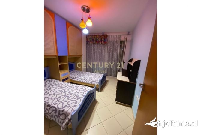 Shtepi me qera Apartament ne Tirane, 3+1, Mobilimi E mobiluar, Pagesa 600  Euro.