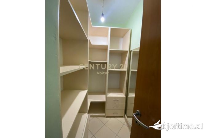 Shtepi me qera Apartament ne Tirane, 3+1, Mobilimi E mobiluar, Pagesa 600  Euro.