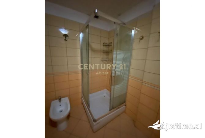 Shtepi me qera Apartament ne Tirane, 3+1, Mobilimi E mobiluar, Pagesa 600  Euro.