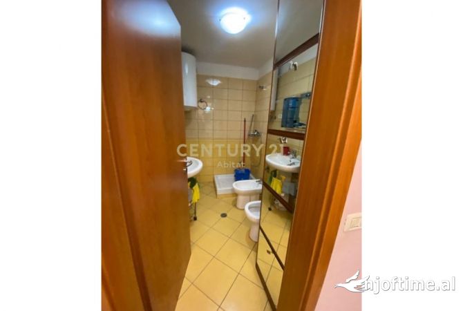 Shtepi me qera Apartament ne Tirane, 3+1, Mobilimi E mobiluar, Pagesa 600  Euro.