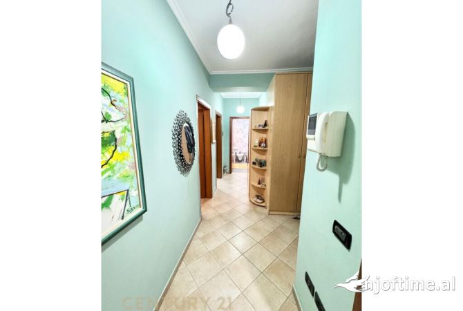 Shtepi ne shitje Apartament ne Tirane, 2+1, Mobilimi E mobiluar, Pagesa 260,000  Euro.