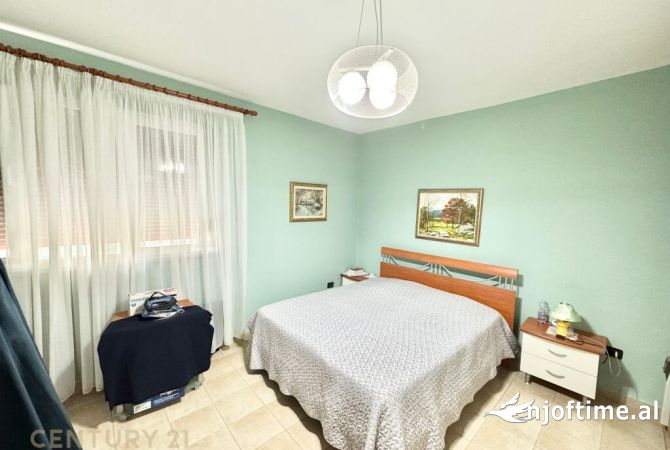 Shtepi ne shitje Apartament ne Tirane, 2+1, Mobilimi E mobiluar, Pagesa 260,000  Euro.