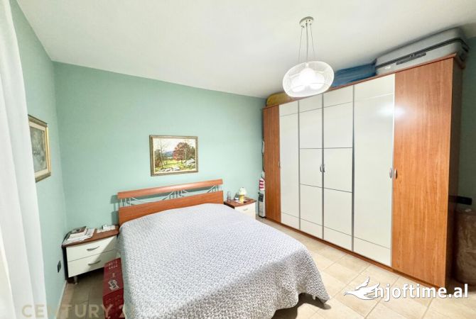 Shtepi ne shitje Apartament ne Tirane, 2+1, Mobilimi E mobiluar, Pagesa 260,000  Euro.