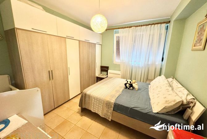Shtepi ne shitje Apartament ne Tirane, 2+1, Mobilimi E mobiluar, Pagesa 260,000  Euro.