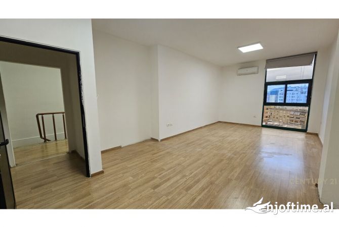 Ambient biznesi me qera 3+1 ne Tirane - 1,500 Euro