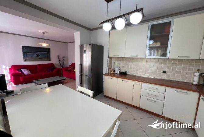 Shtepi ne shitje Apartament ne Tirane, 3+1, Mobilimi E mobiluar, Pagesa 195,000  Euro.