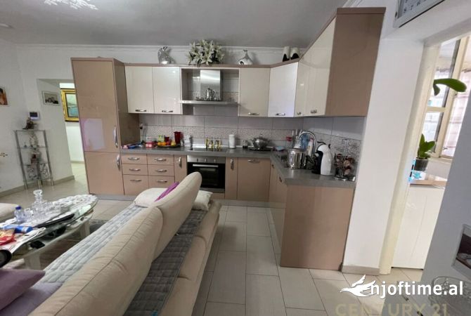 Shtepi ne shitje 1+1 ne Tirane - 100,000 Euro